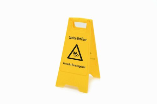 Warnschild "Achtung Rutschgefahr"
